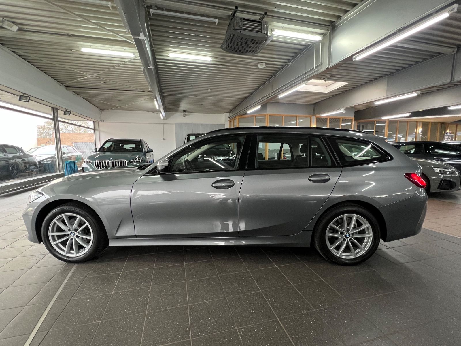 BMW 320d Touring xDrive III Driving Assistant III foto 7