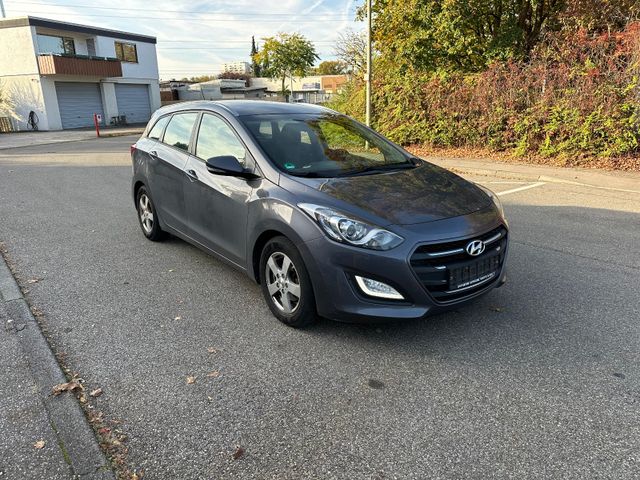 Hyundai i30 blue 1.6 CRDi,Navi,Kamera,Sitzh.,Tempomat