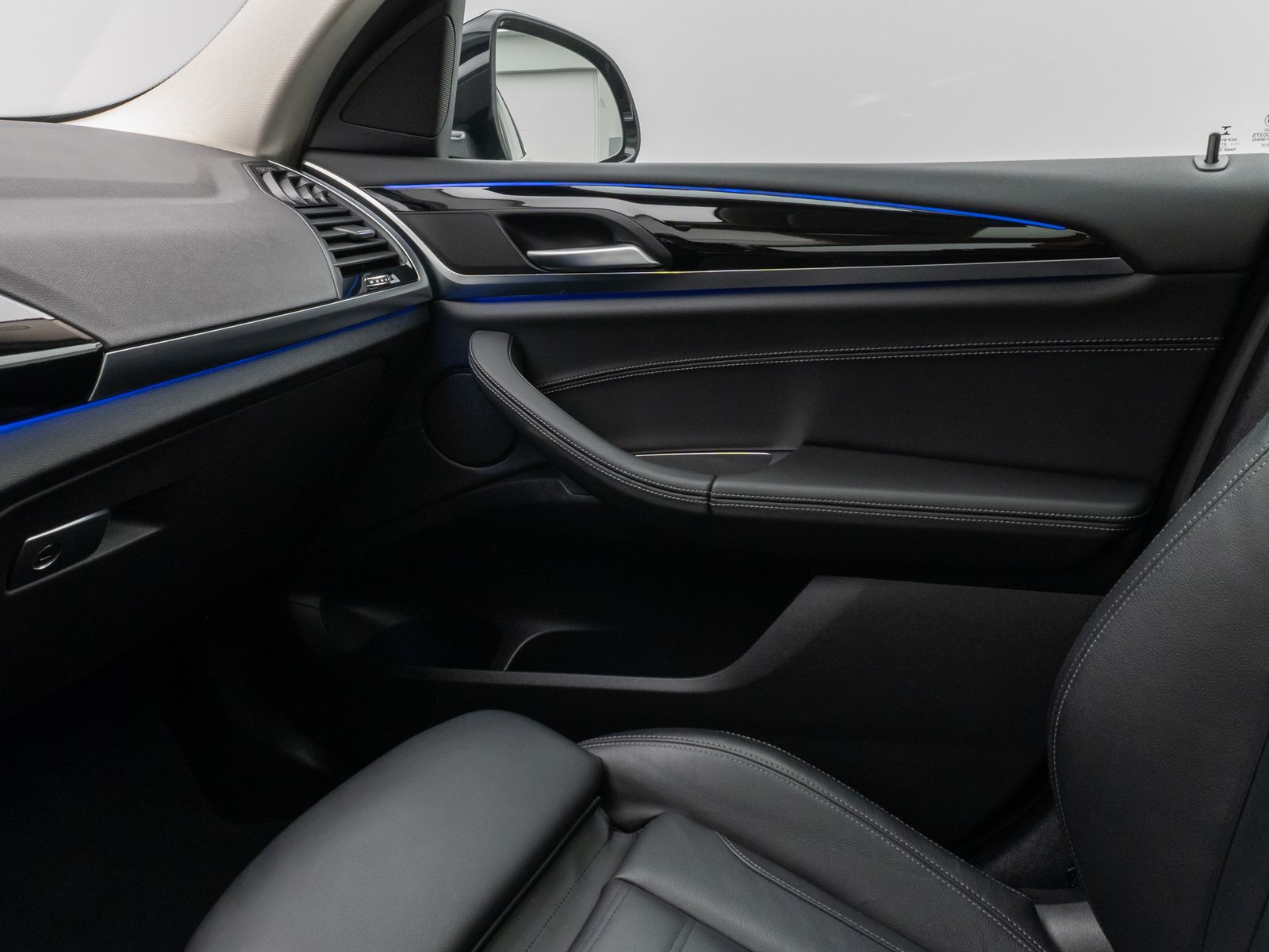 Fahrzeugabbildung BMW X4 xD30i xLine Panorama Kamera HUD DAB HiFi AHK