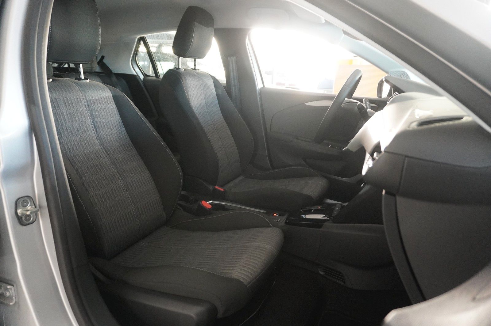 Fahrzeugabbildung Opel Corsa-e F EDITION 7KW NAVI/VIRT/SHZ/DAB/WÄRMEP.