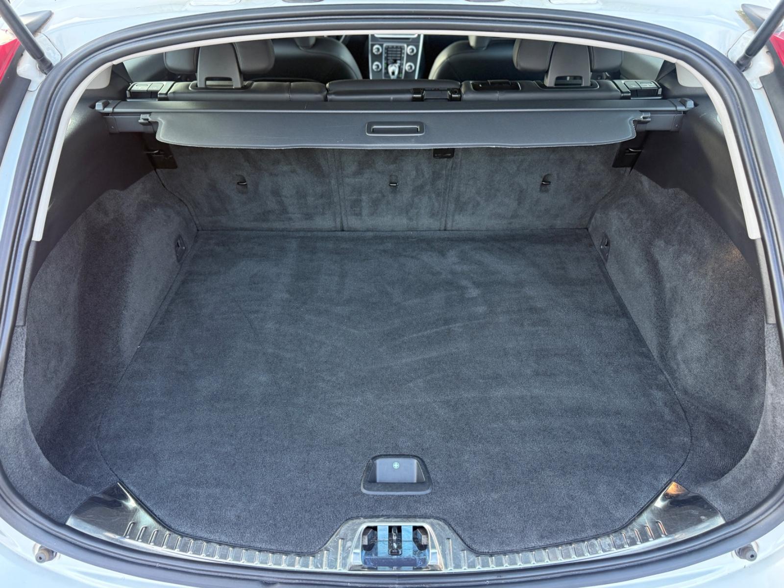 VOLVO V60 D5 2.4 215ch SUMMUM BVA Toit Ouvrant Entretien Complet