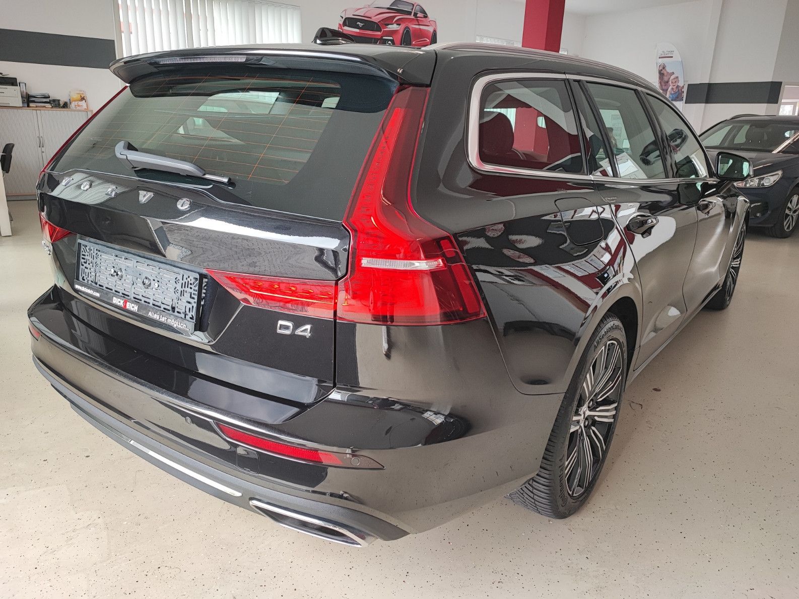 Fahrzeugabbildung Volvo V60 d 2.0 Inscription ACC/4xSHZ/LED/KAM/APP/StHz