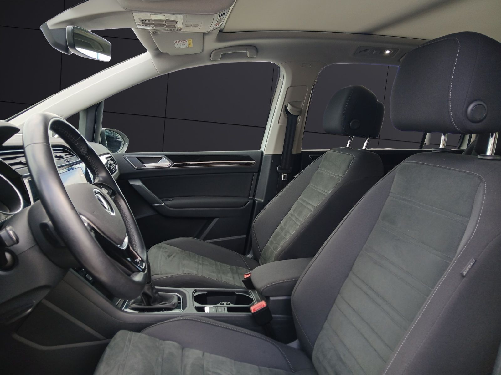 Fahrzeugabbildung Volkswagen Touran 2.0 TDI Highline DSG AHK Pano Kamera