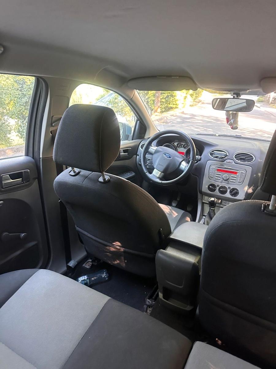 Ford Focus 2010 — photo 5