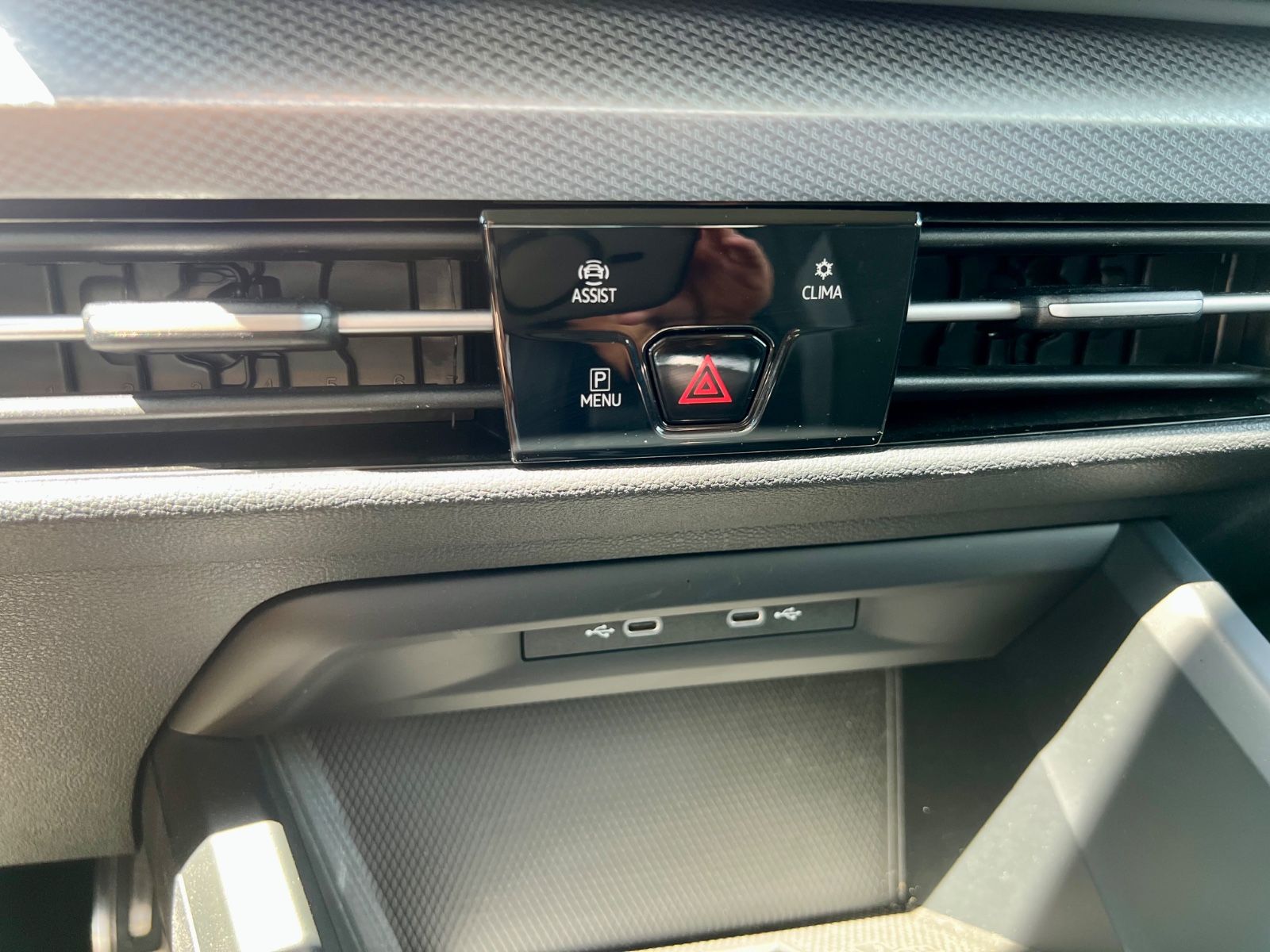 VW Golf VIII Variant 1.5 TSI AAC SHZ KAMERA NAVI