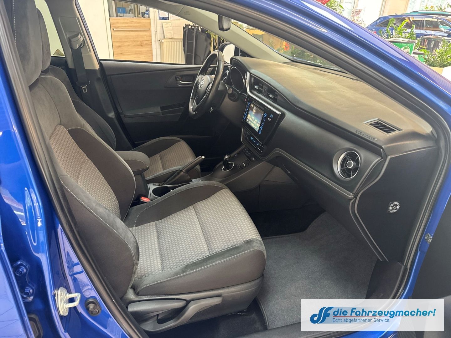 Fahrzeugabbildung Toyota Auris Touring Sports Hybrid 1.8  Klimaautom Spur