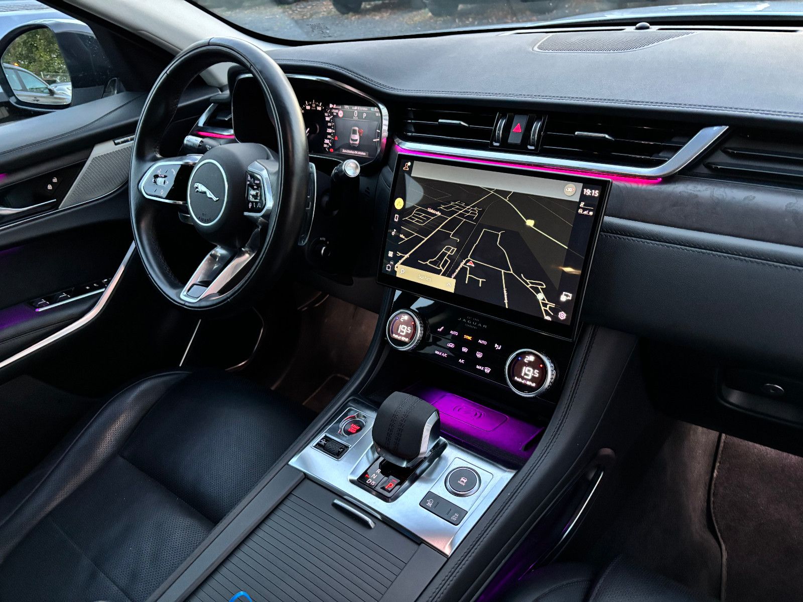 Fahrzeugabbildung Jaguar F-PACE SE AWD/D300KA;ERA/MASSAGE/APPLE/NAVI/KAM