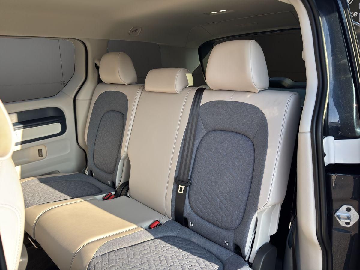 ID.Buzz Pro 82 kWh IQ.Light AHK RFK ACC NAVI