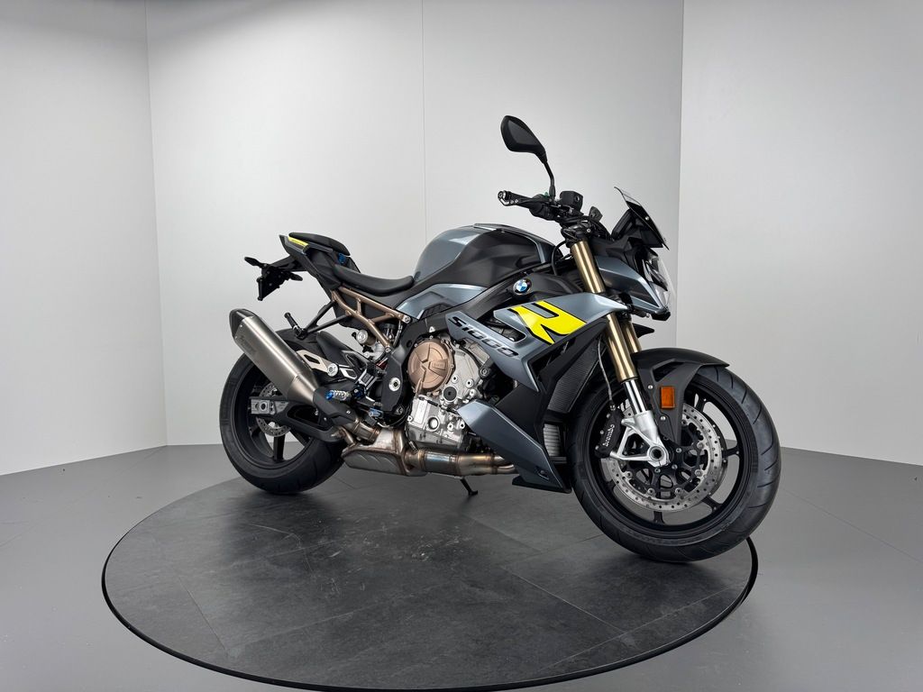 Fahrzeugabbildung BMW S1000 R *VOLLAUSSTATTUNG *SCHMIEDERÄDER