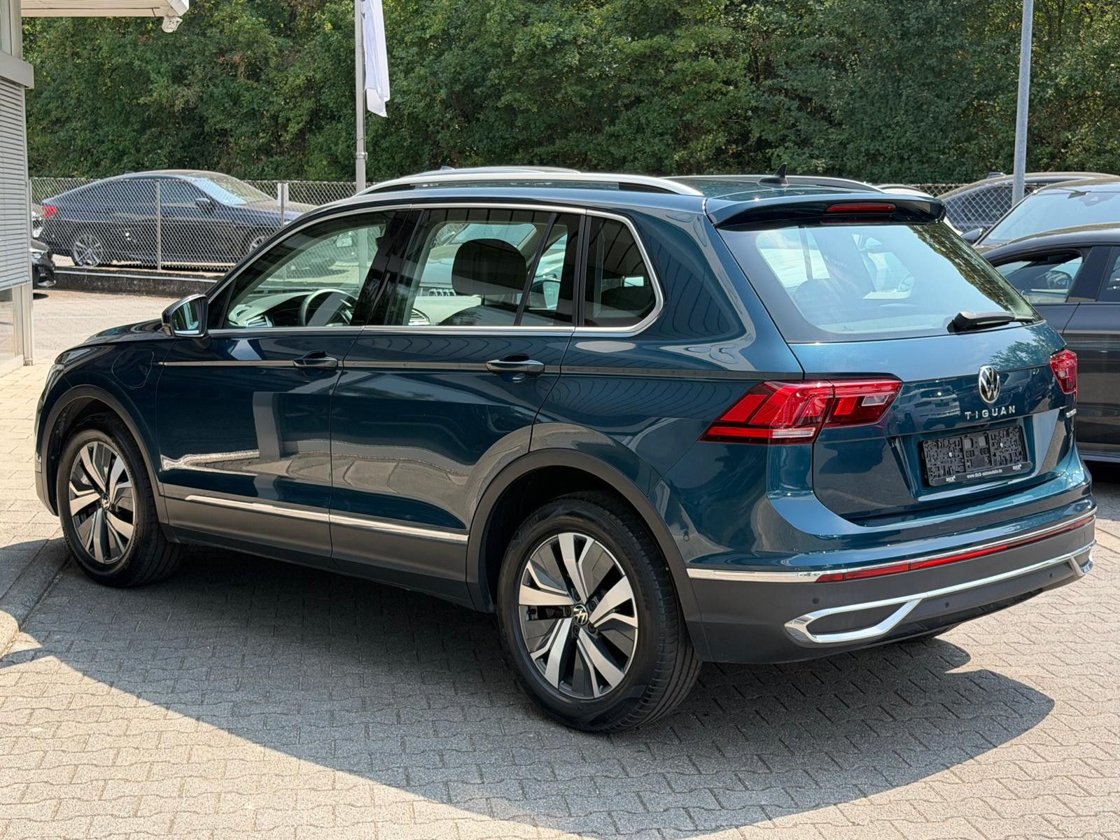 Fahrzeugabbildung Volkswagen Tiguan 1.4 TSI eHyb Elegan >VIRTU+MATR+HEAD+KAM+