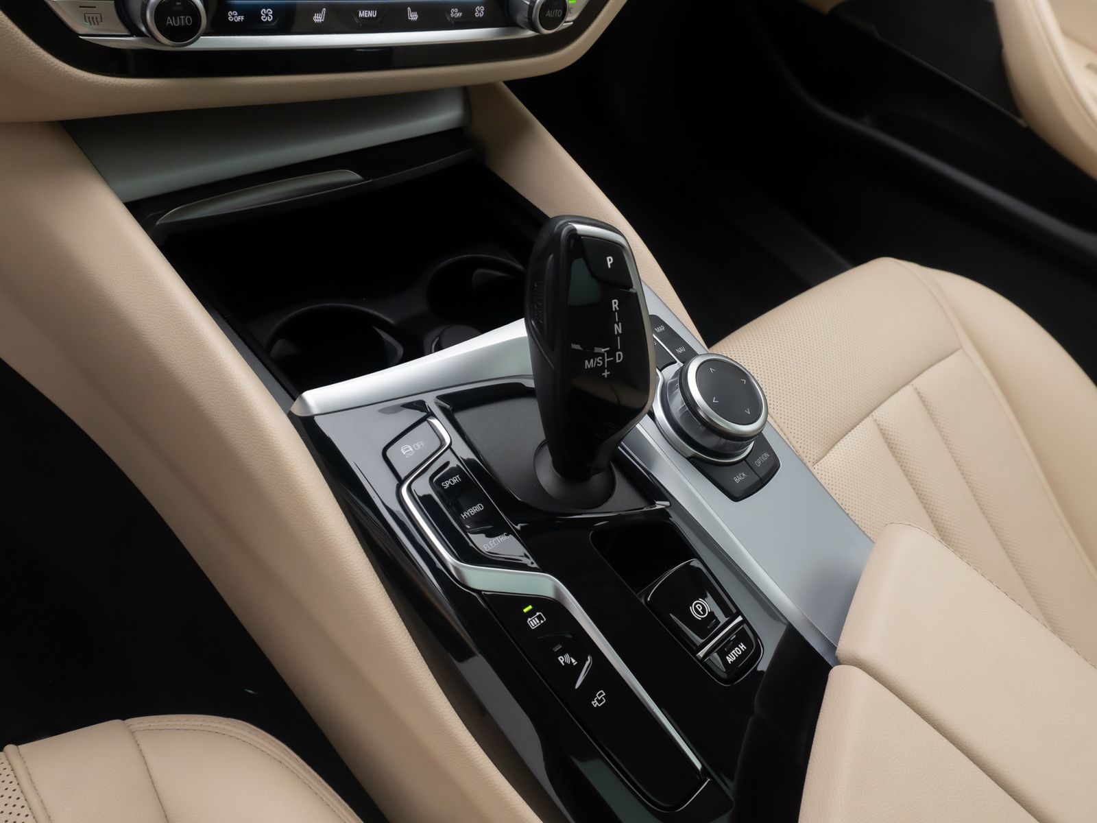 Fahrzeugabbildung BMW 520e Panorama 360°DAB H/K Leder AHK Sport 18Zoll
