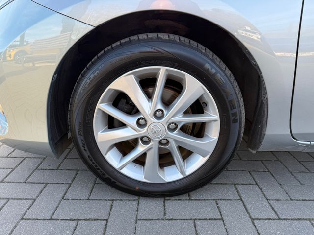 Toyota Auris  Touring Sports Life+