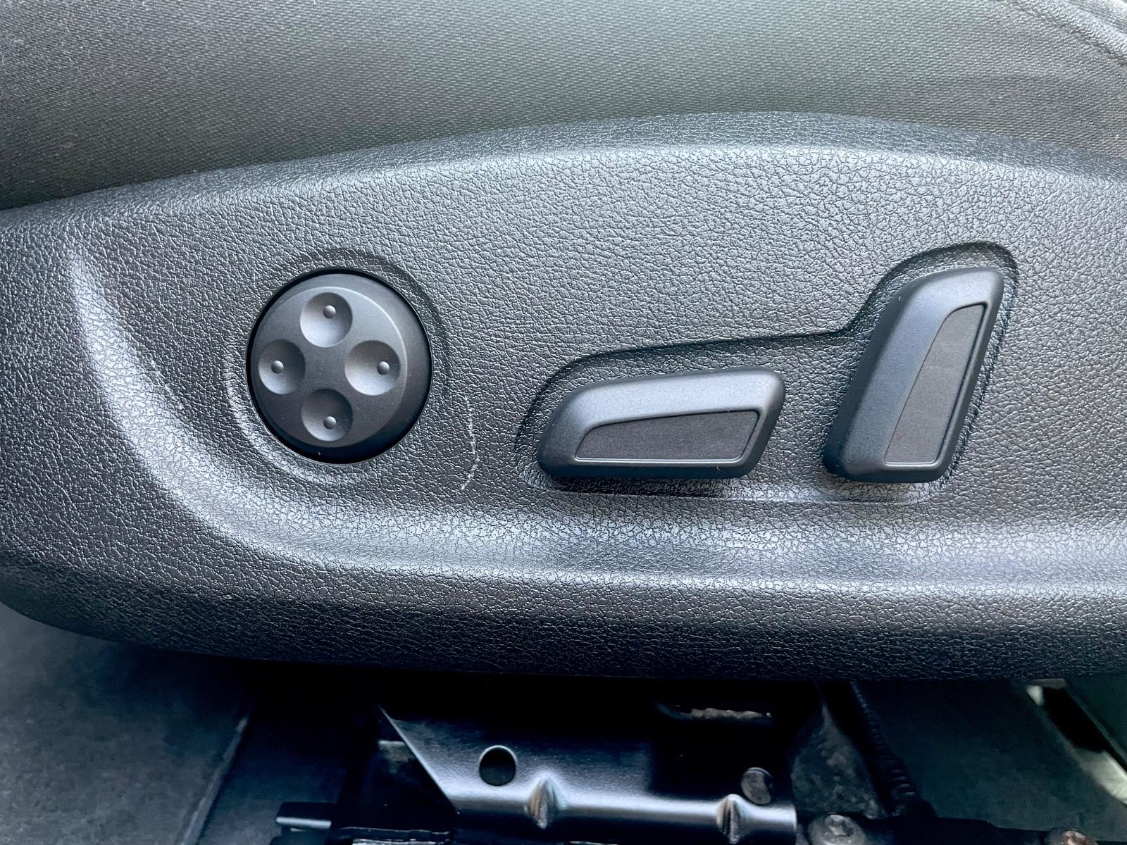 Audi A4 3.0 TDI quattro Ambition | 239 ch | BVA | Siège conducteur électrique | Sièges chauffants | Bi-xénon | Attelage amovible | 1re main