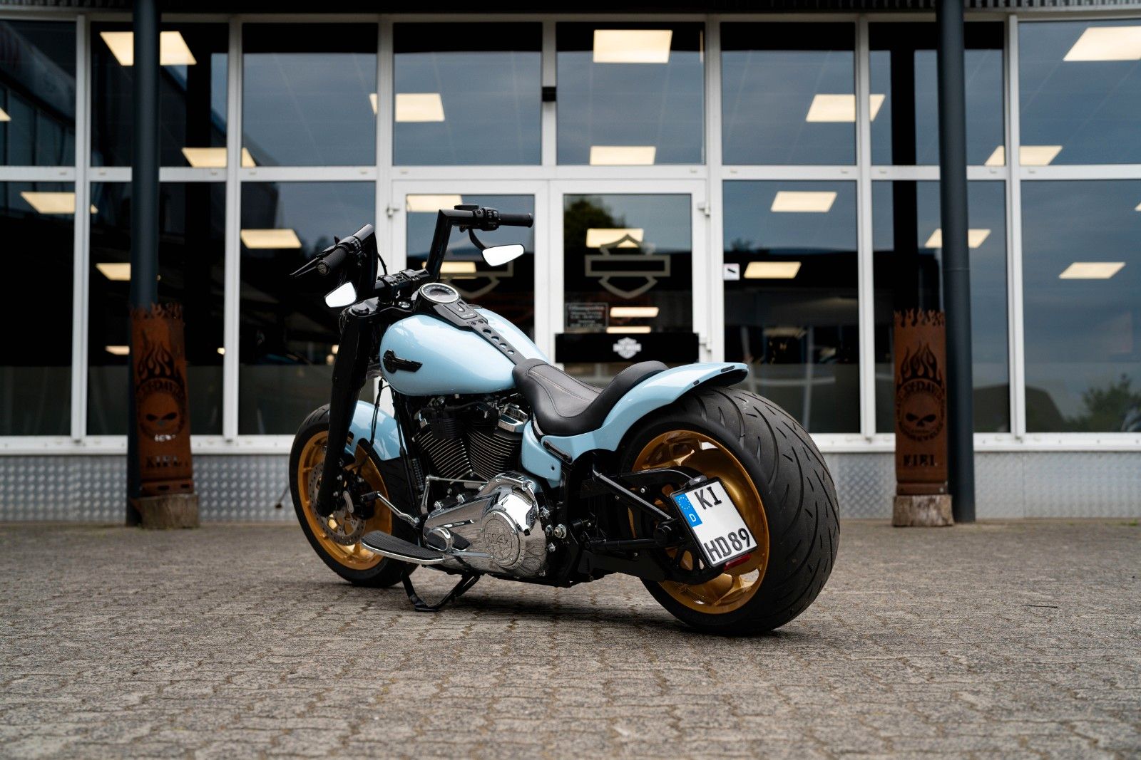 Fahrzeugabbildung Harley-Davidson Light Blue FAT BOY FLFBS 114 - Jekill & Hyde-