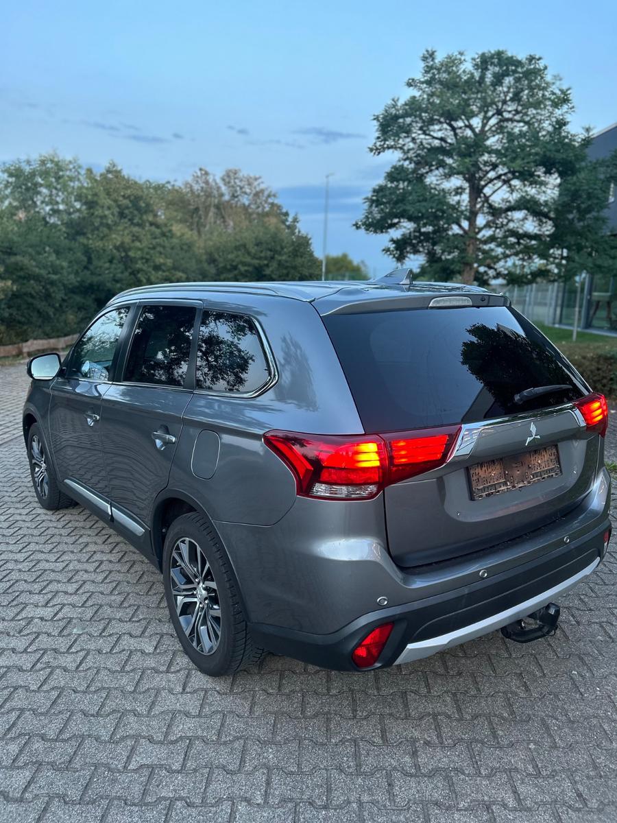 Mitsubishi Outlander 2.2 DI-D Plus ClearTec 2WD Plus 7 sitz