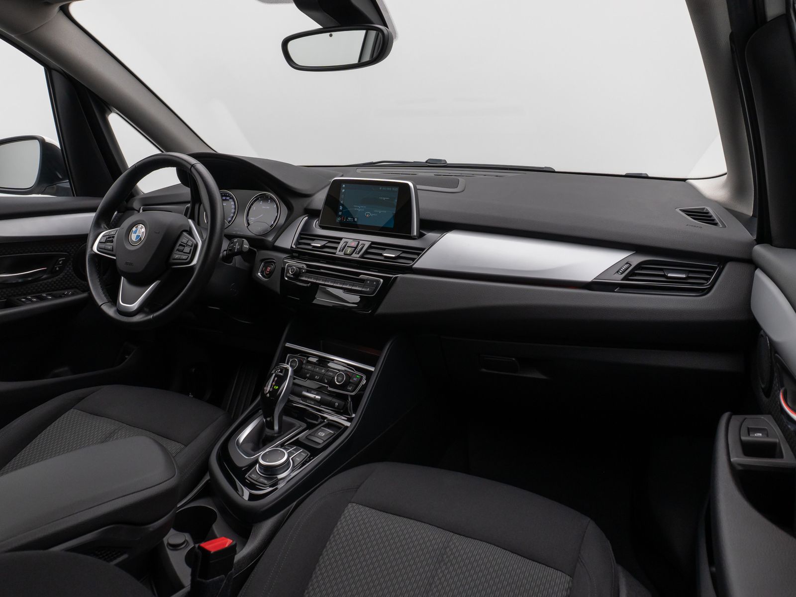 Fahrzeugabbildung BMW 218d Kamera Navi HiFi AHK LED Geschwindigkeitsre