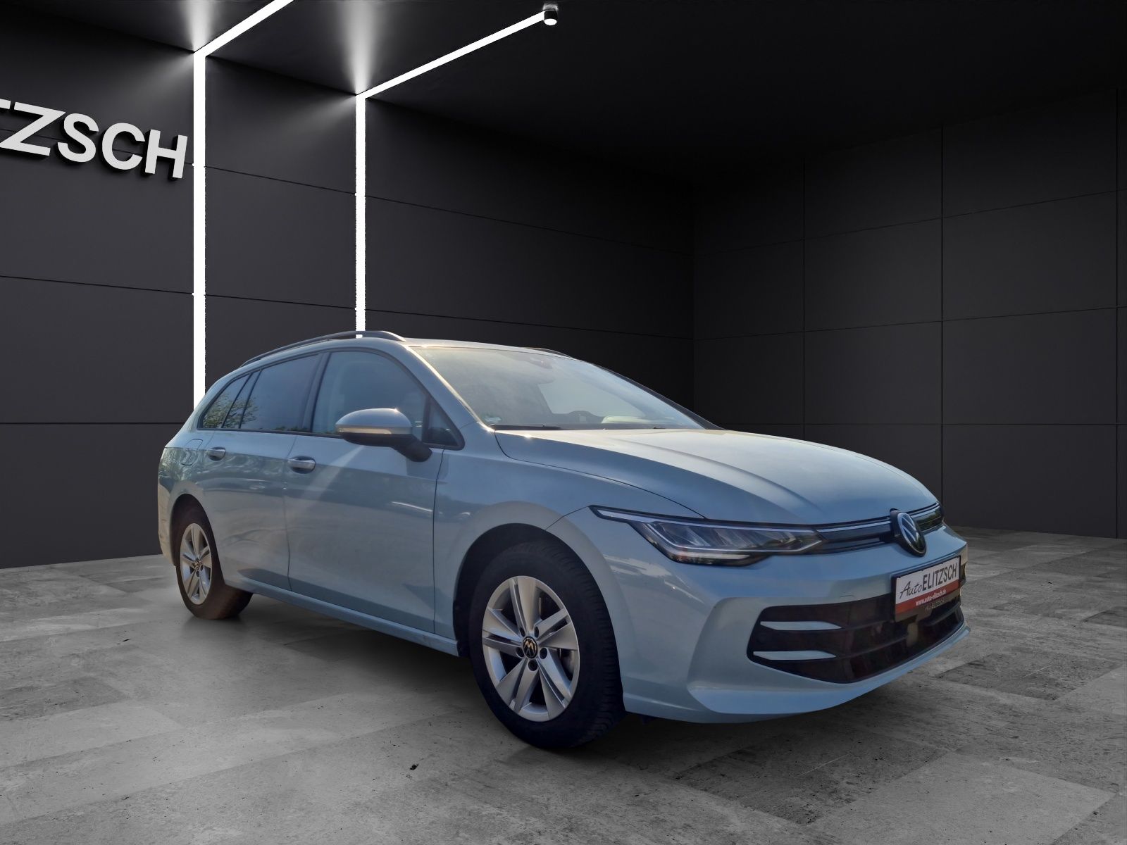 Fahrzeugabbildung Volkswagen Golf VIII Variant eTSI Life DSG LED ACC AHK SHZ