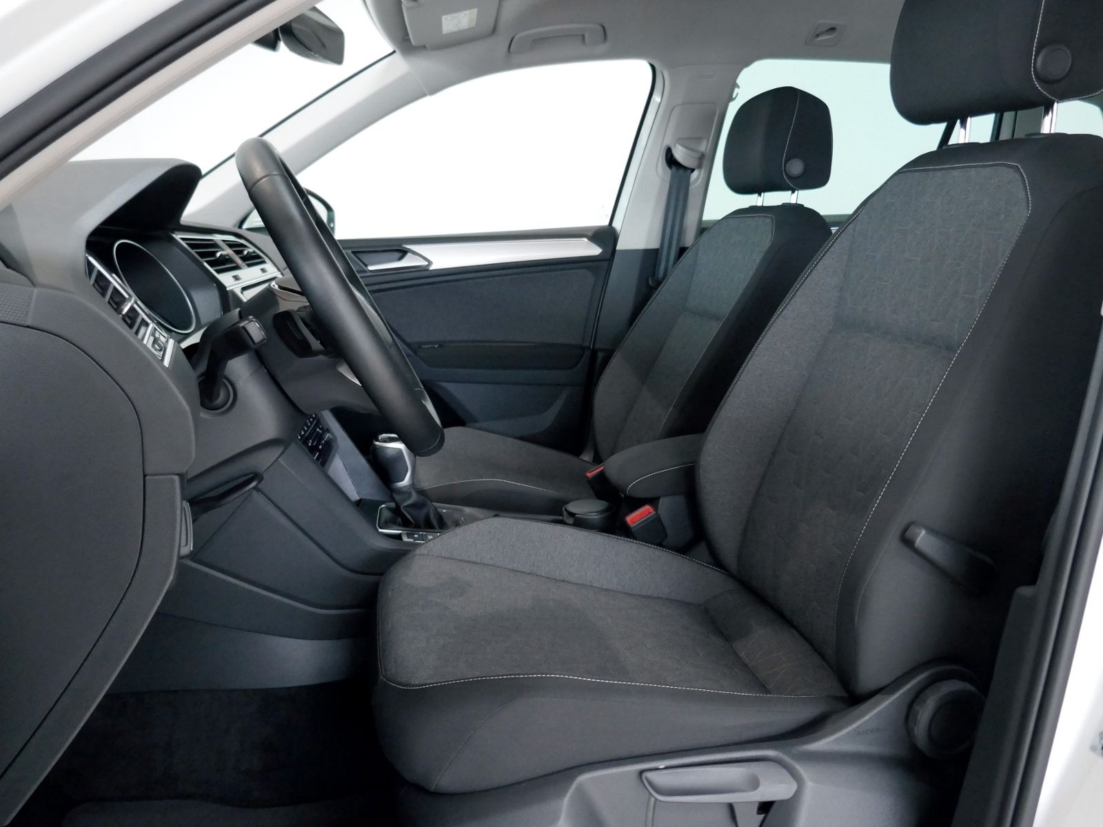 Fahrzeugabbildung Volkswagen Tiguan Move 1.5 TSI DSG | LED RFK ACC Navi