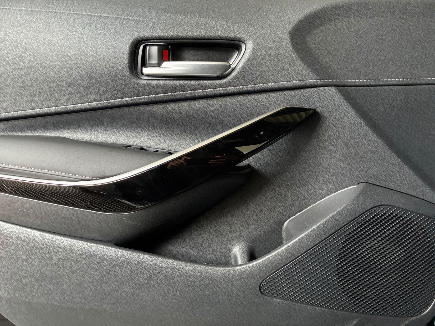 Fahrzeugabbildung Toyota Corolla Touring Sports 2.0 Lounge PanoramaSD JBL