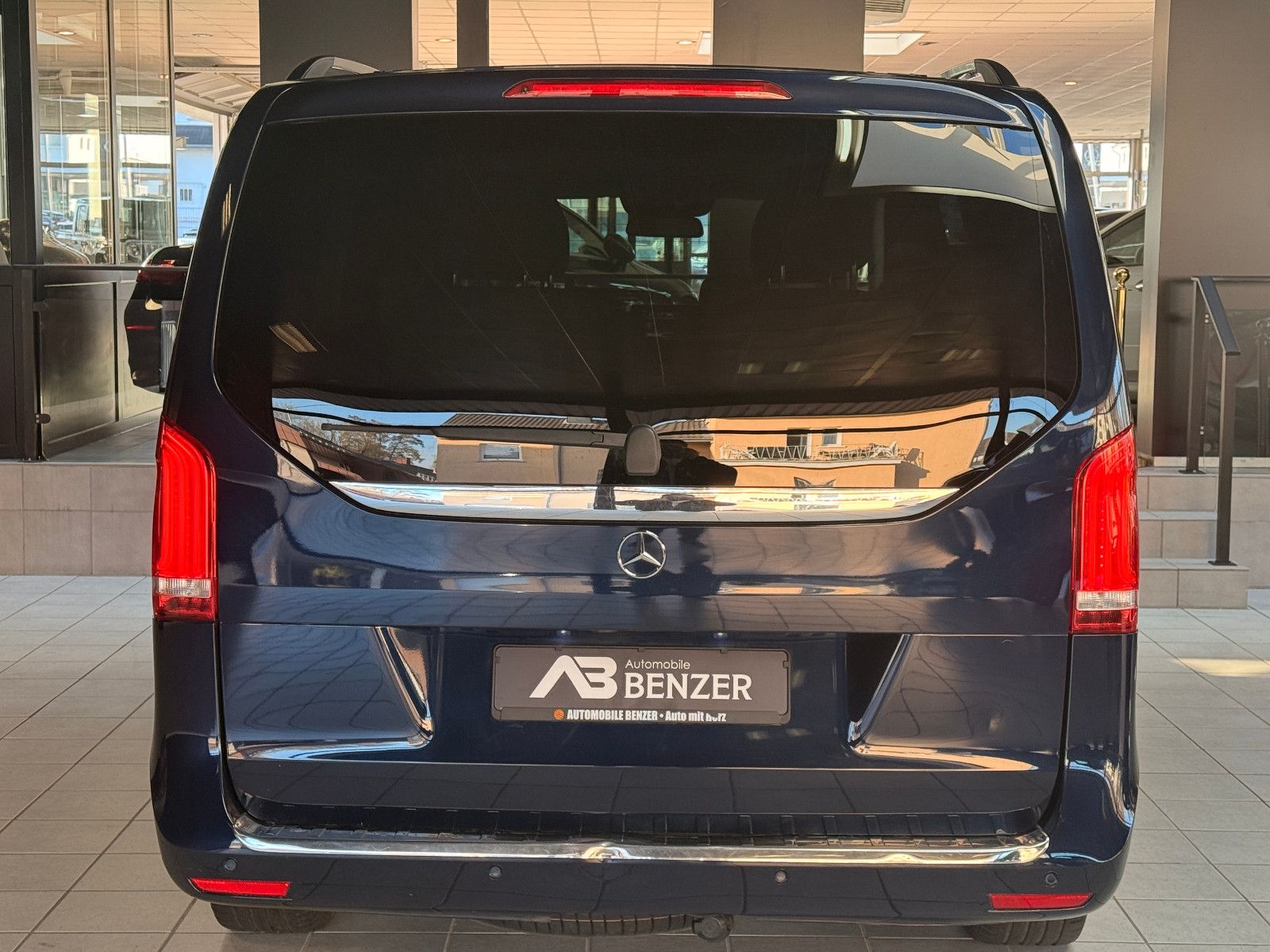 Fahrzeugabbildung Mercedes-Benz V 250/AVANTGARDE/LANG/4MATIC/LEDER/LED/NAVI/6SIT