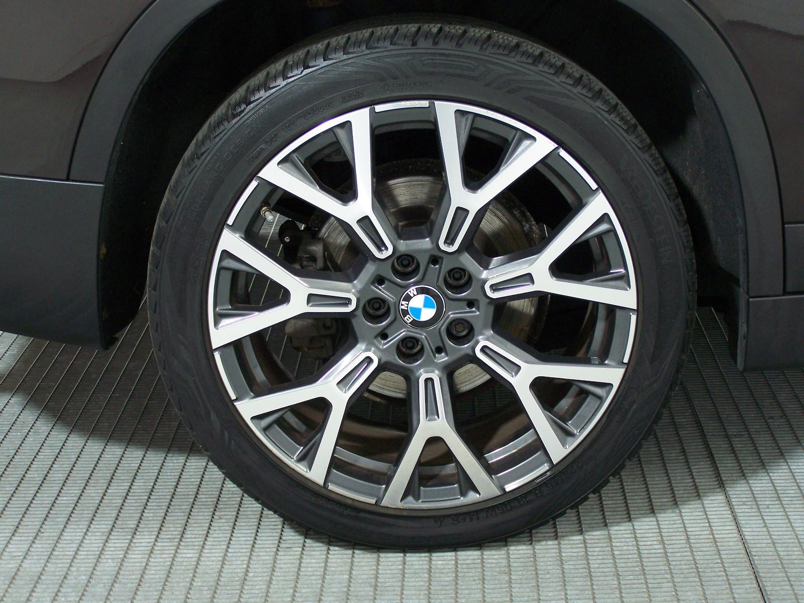 BMW X1 xDrive 20 i Advantage AUTOM PANOR+R19+LED+NAV