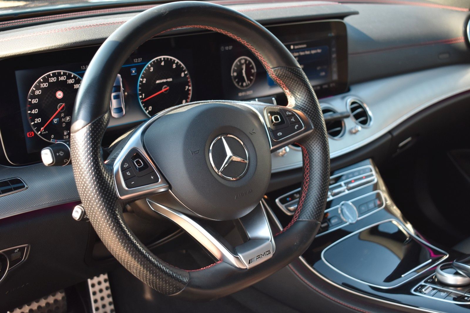 Fahrzeugabbildung Mercedes-Benz E 43 AMG Lim. 4Matic Nightp HUD Multibeam Panora