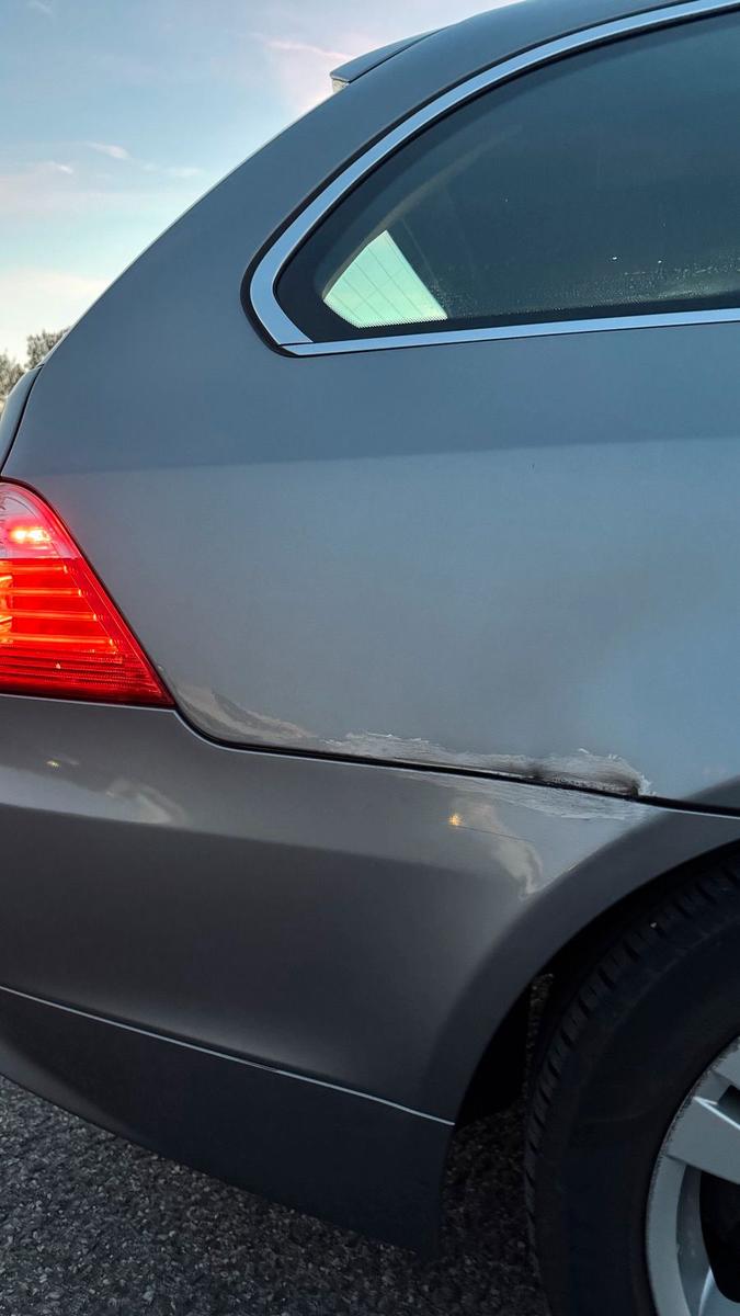 BMW 530 2010 — вигляд ззаду