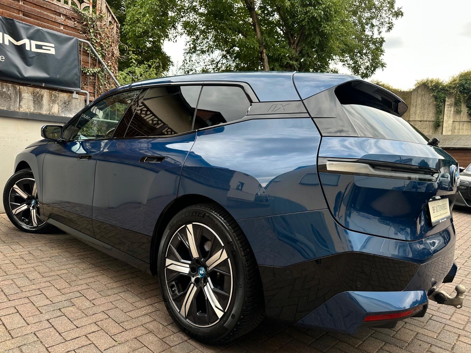 BMW iX xDrive40 M Sport PANO-SKY*AHK*DA-Prof*360°
