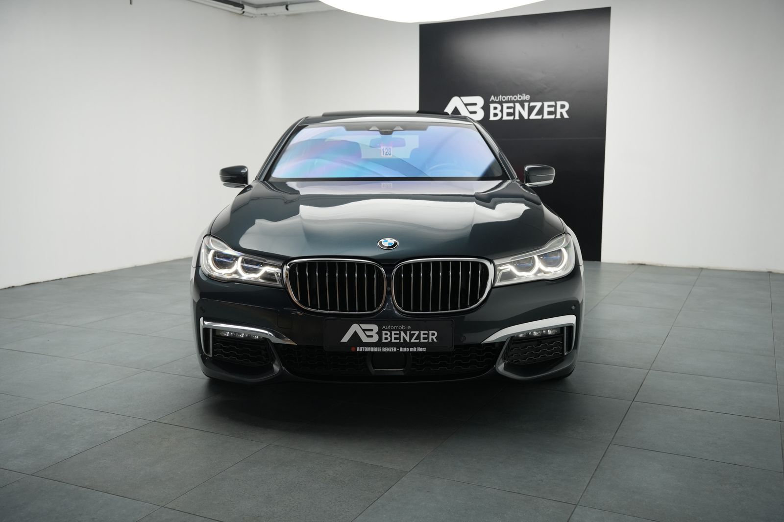 Fahrzeugabbildung BMW 750 750 xDrive*M-Paket*S-Dach*Bowers&Wilkins*HUD