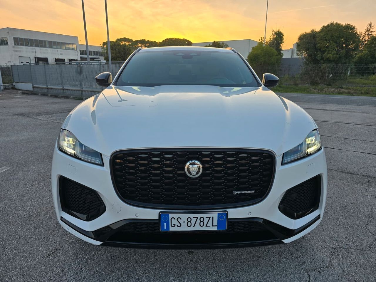 Jaguar F-Pace 2.0 D 204 CV AWD aut. R-Dynamic SE imagem 3