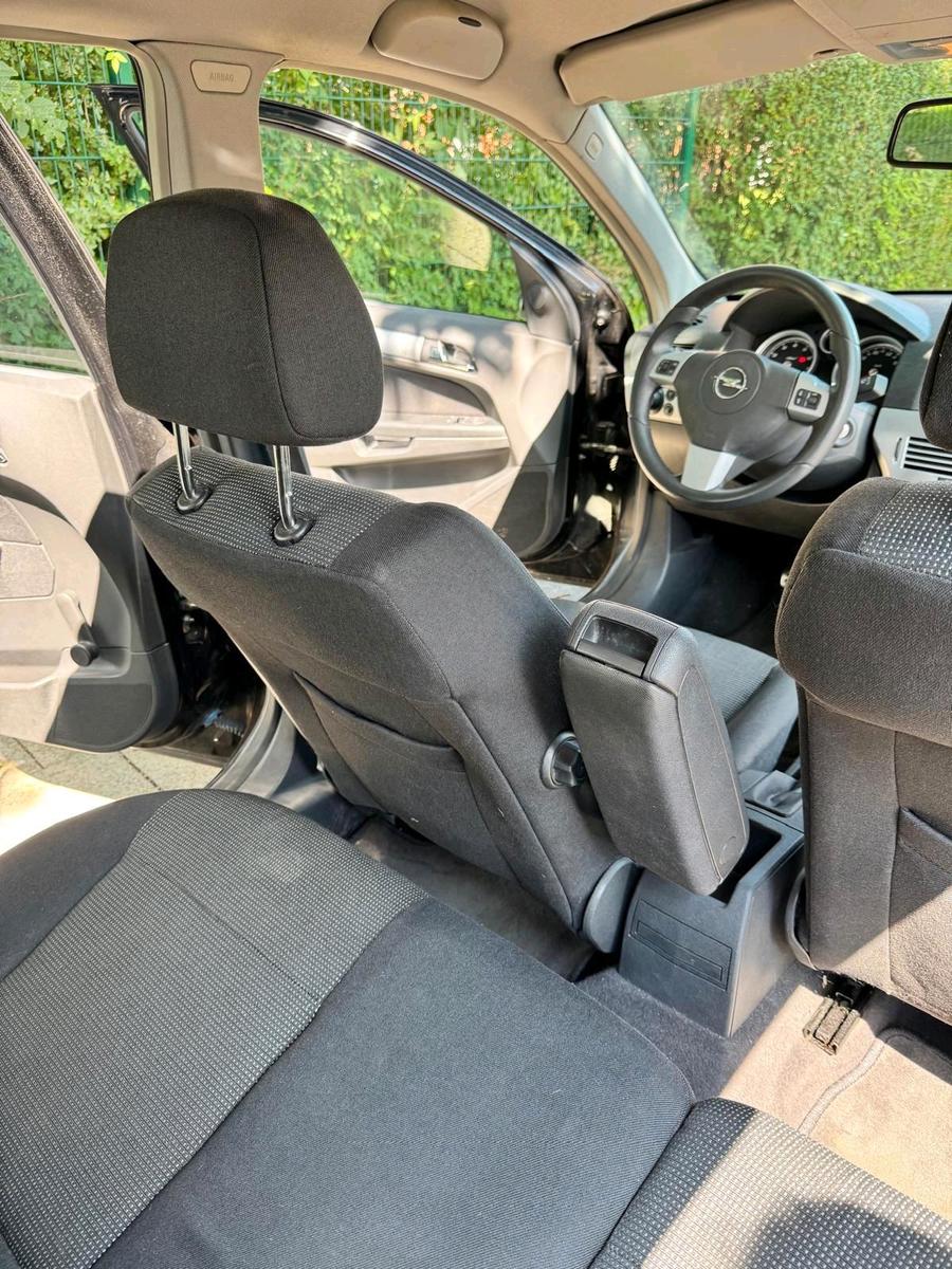 Opel Astra 2005 — photo 13