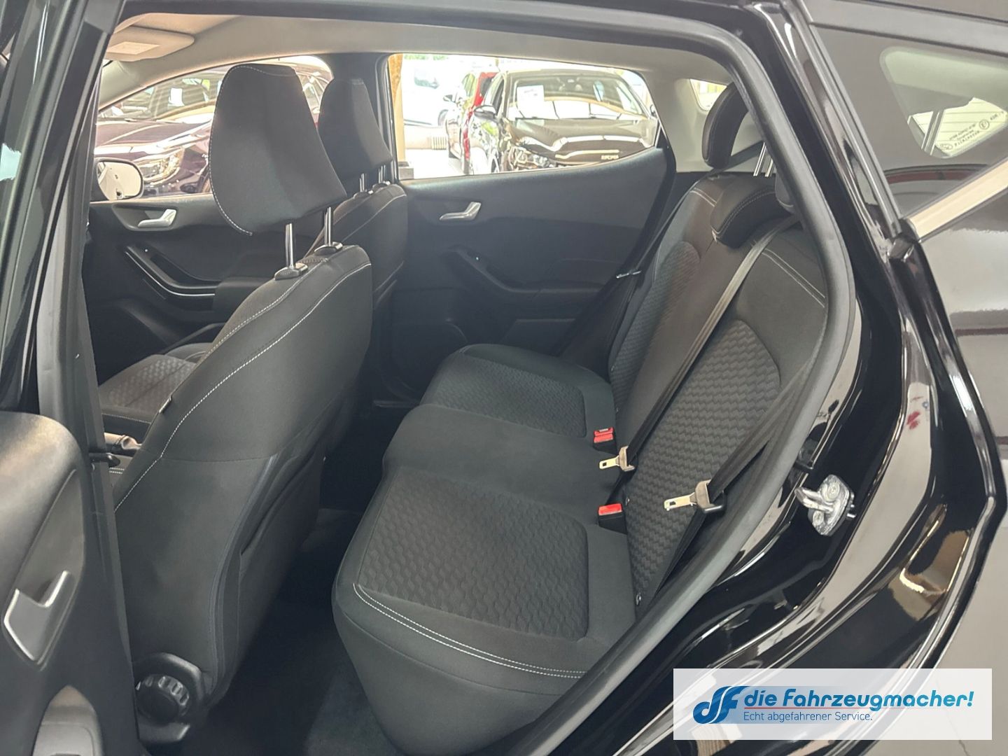 Fahrzeugabbildung Ford Fiesta Titanium Navi LED Blendfreies Fernl. Kurv