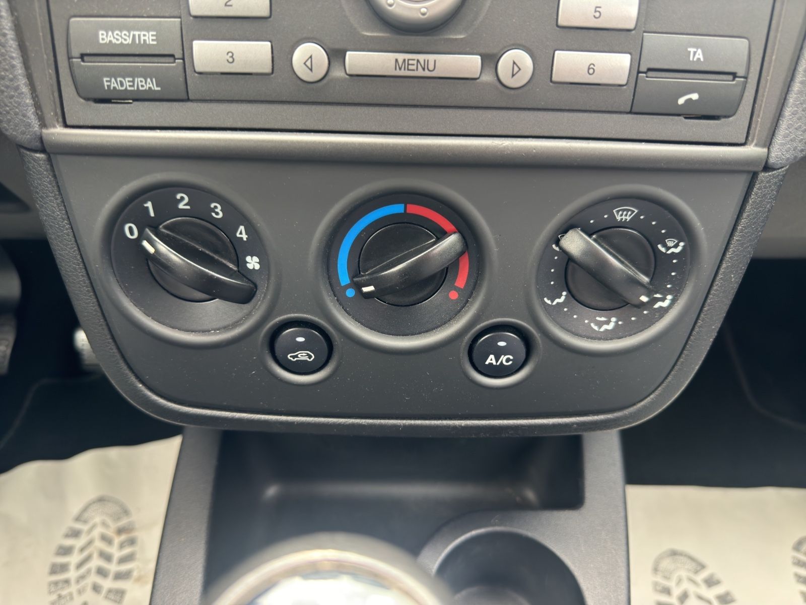 Fahrzeugabbildung Ford Fiesta Fun /Klimaanlage/Servo/Radio/TÜV/HU Neu