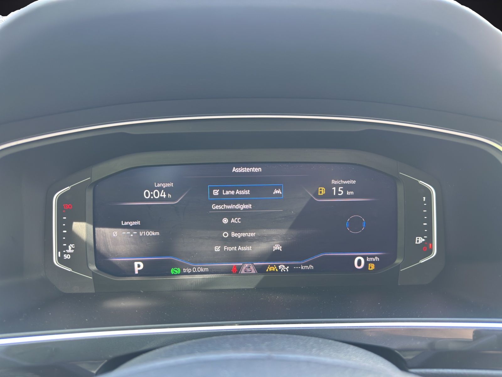 Fahrzeugabbildung Volkswagen Tiguan TDI Highline DSG LED NAVI AID ACC RFK SH