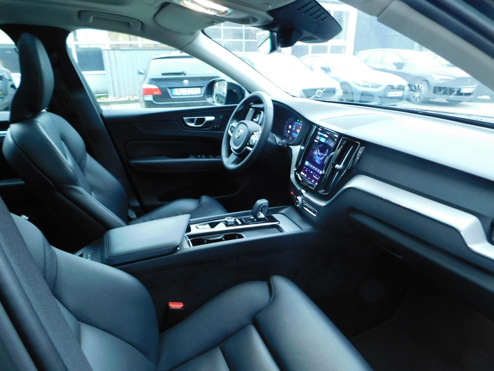 Fahrzeugabbildung Volvo XC60 B4 D Plus Dark