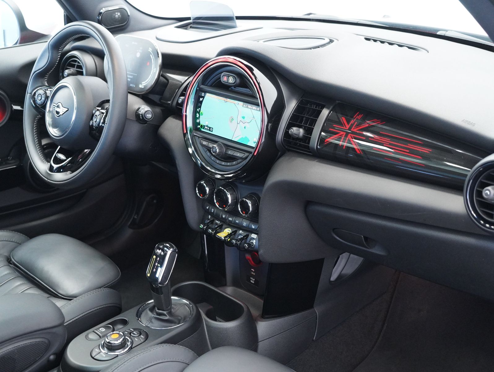 Fahrzeugabbildung MINI COOPER SE Trim XL YOURS/PANO/LEDER/HUD/SOH