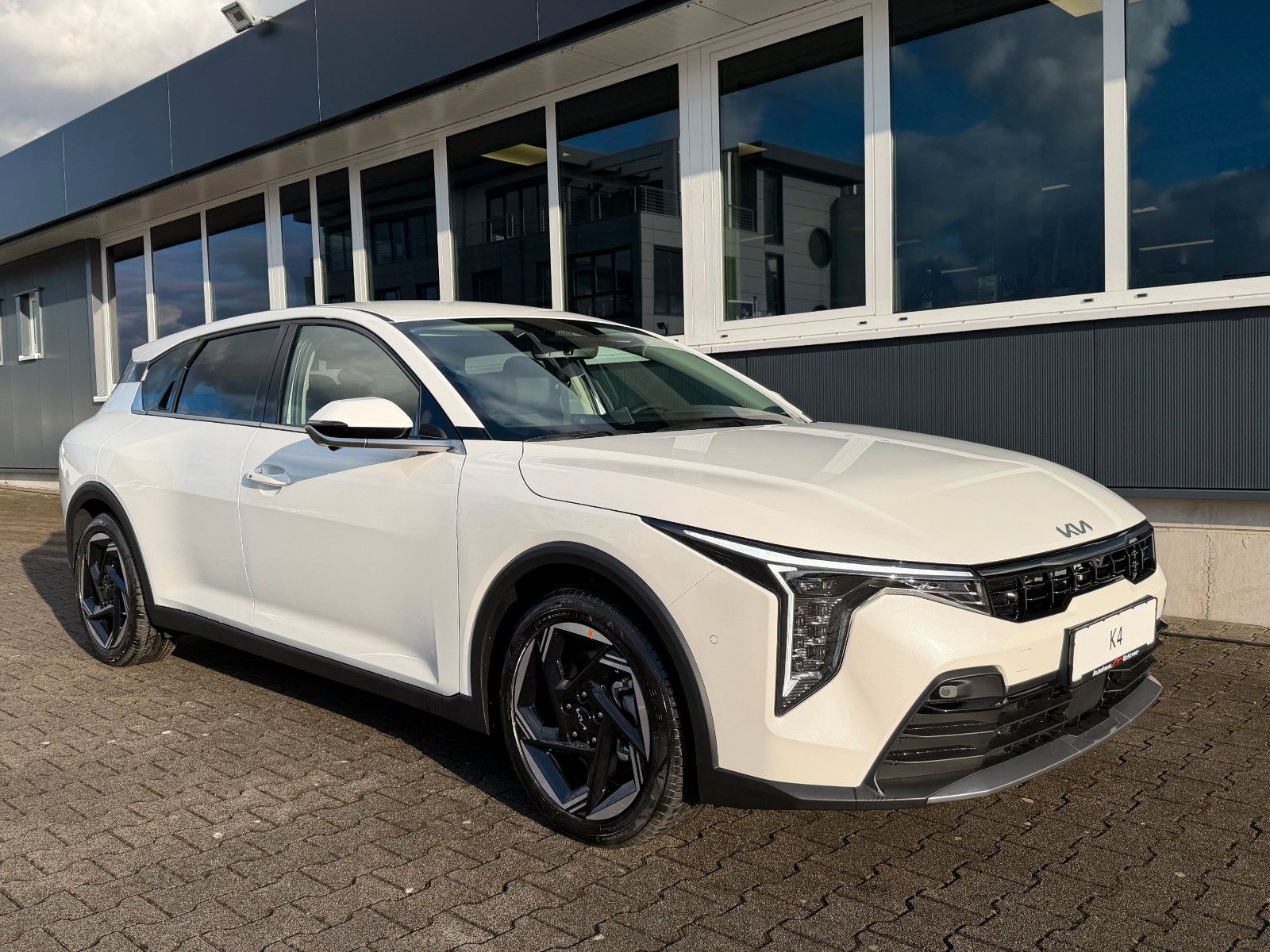 Fahrzeugabbildung Kia K4 1,6 T-GDI DCT Spirit Drive Wise Sound