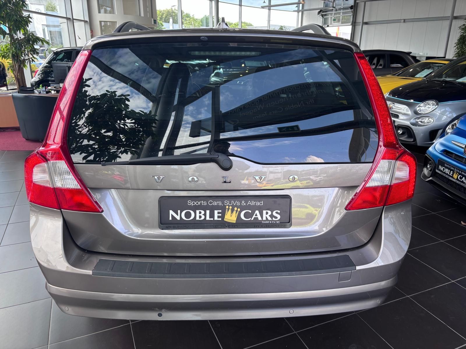 Fahrzeugabbildung Volvo V70 Kombi Momentum KLIMA NAVI ALU