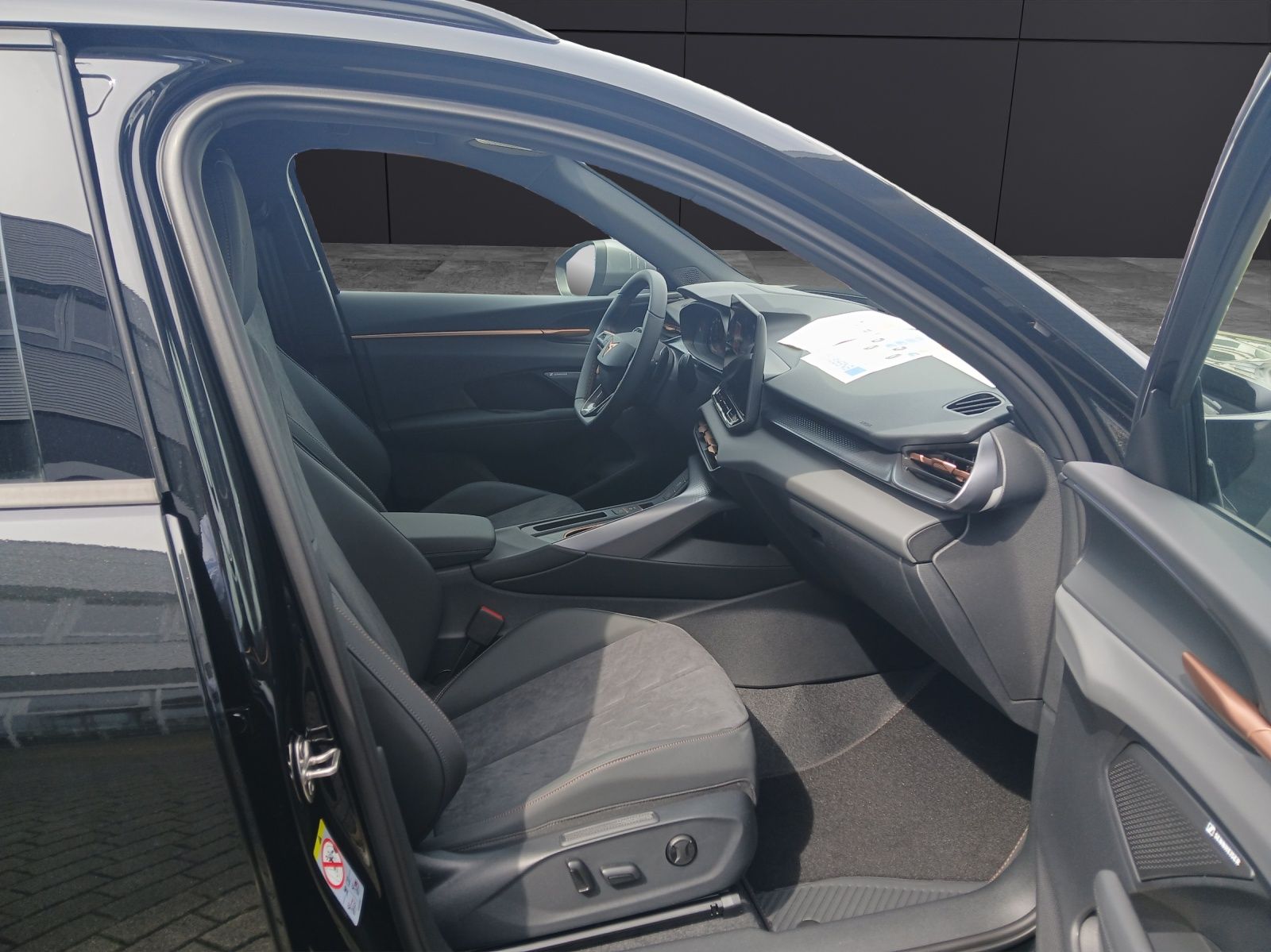 Fahrzeugabbildung CUPRA Terramar 1.5 e-Hybrid MATRIX Sennheiser