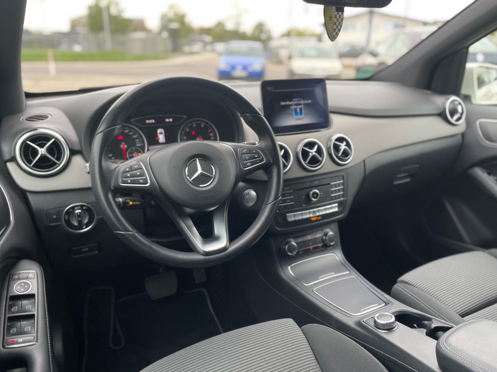 Mercedes-Benz B 180 | 7G-DCT Automatik | LED Scheinw. | Tempo.