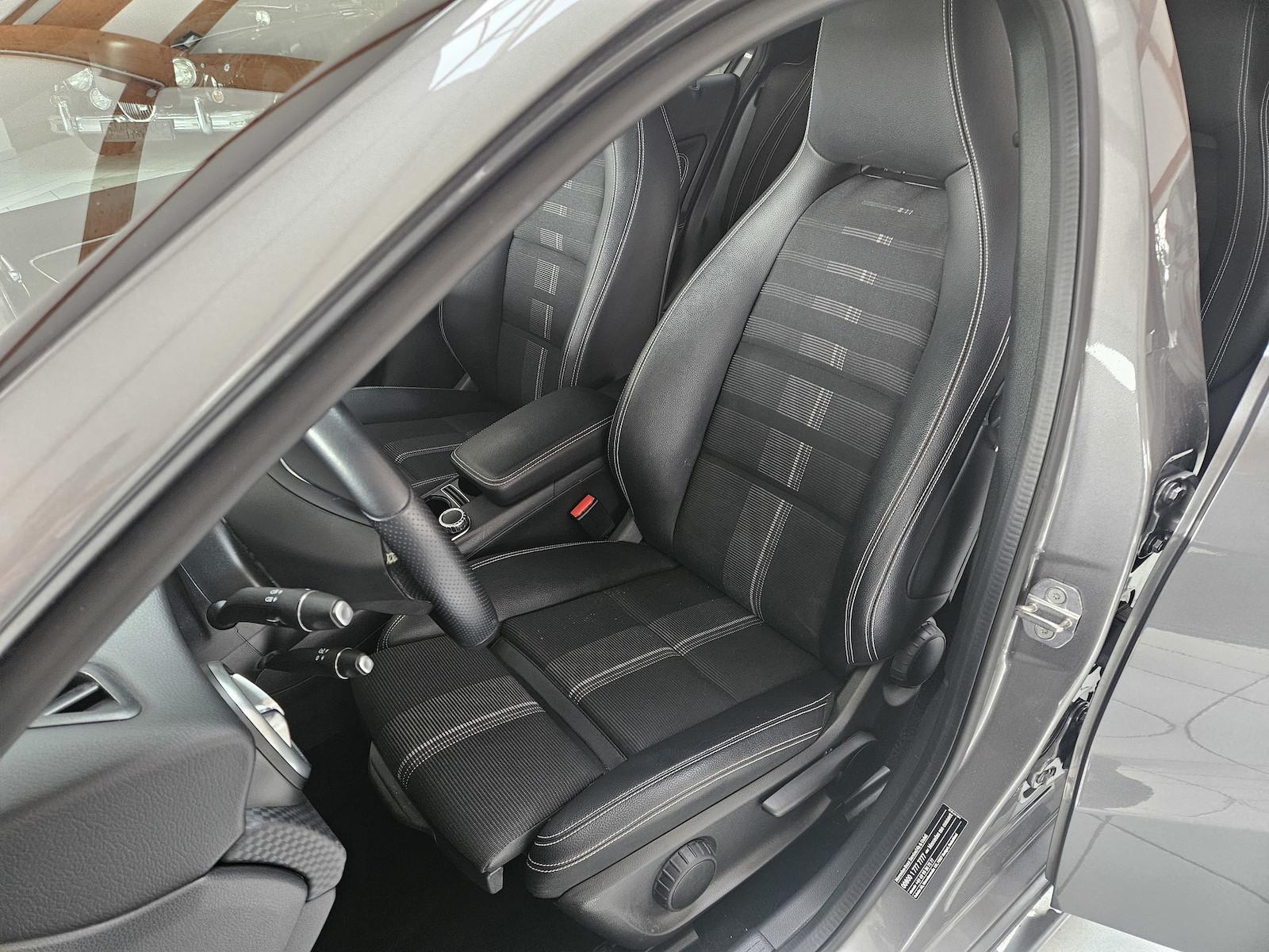 Mercedes-Benz A 250 Urban LED RFK Navi SHZ Teilleder PARK-ASS.