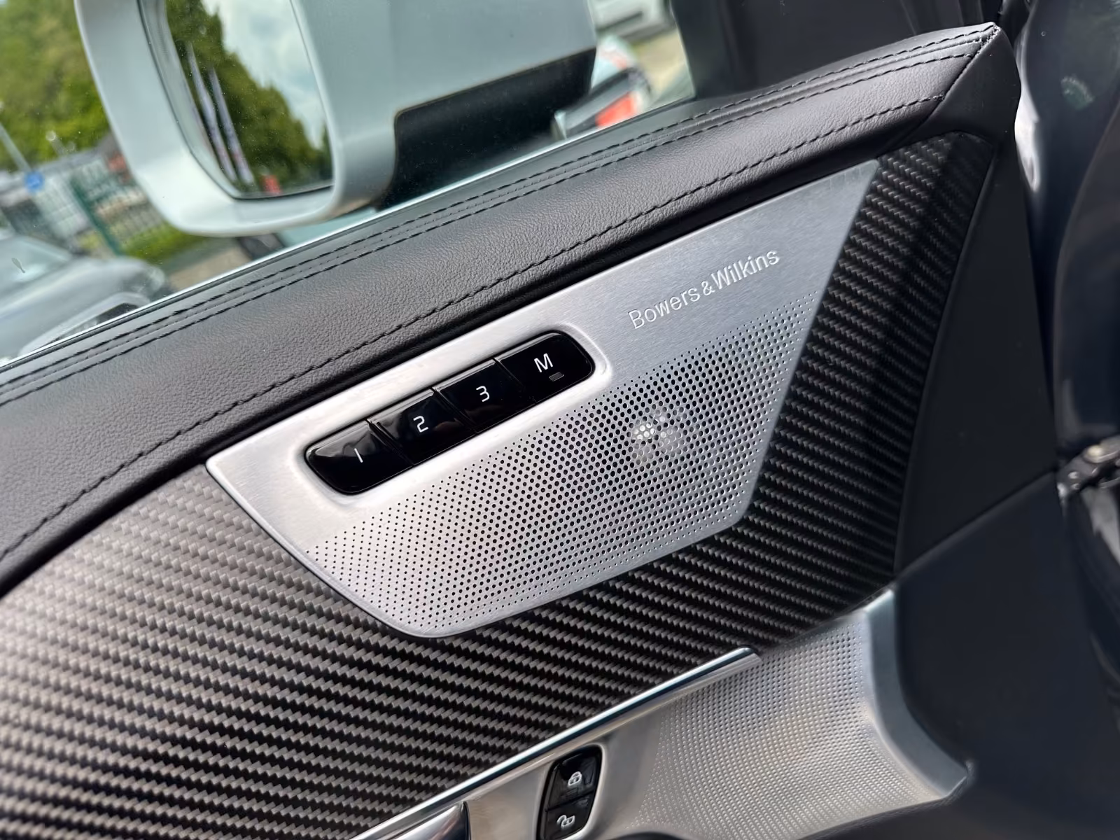 Volvo XC90 R-Design AWD KEY Stand AHK Pano ACC Luft
