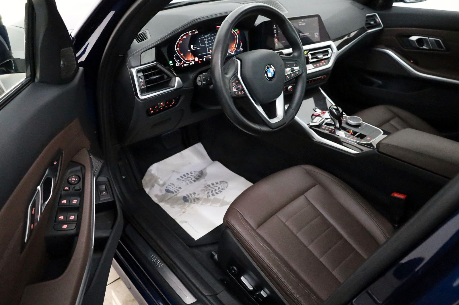 Fahrzeugabbildung BMW 330dA xDrive Luxury Line Leder,Navi,LED,SH,SD