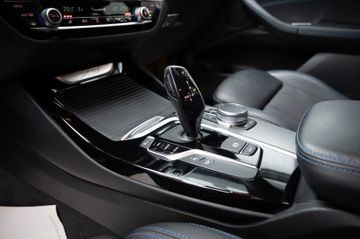 Fahrzeugabbildung BMW X3 30d xDrive M-Sport HUD|LED|AMBI|KAMERA|HiFi