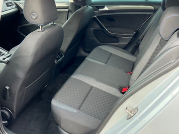 Volkswagen Golf - 10