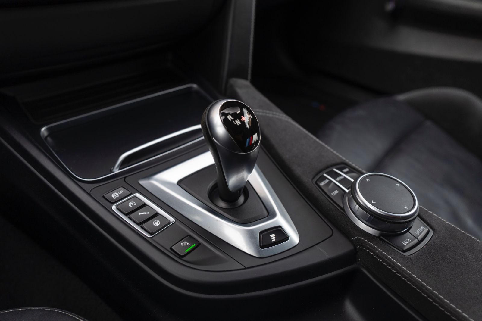 Fahrzeugabbildung BMW M4 CS Head UP LED NAV KAM PDC DKG