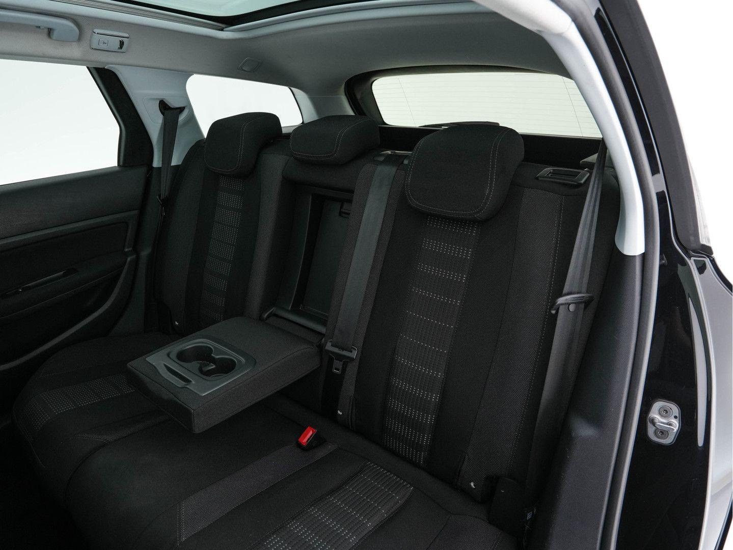 Peugeot 308 2015 — photo 23