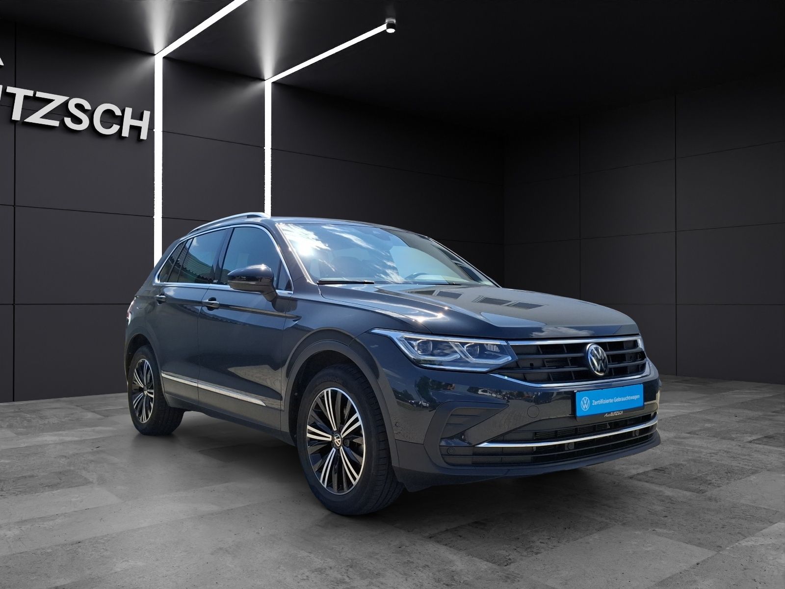 Fahrzeugabbildung Volkswagen Tiguan TDI Move DSG STH Matrix AHK Navi AID ACC