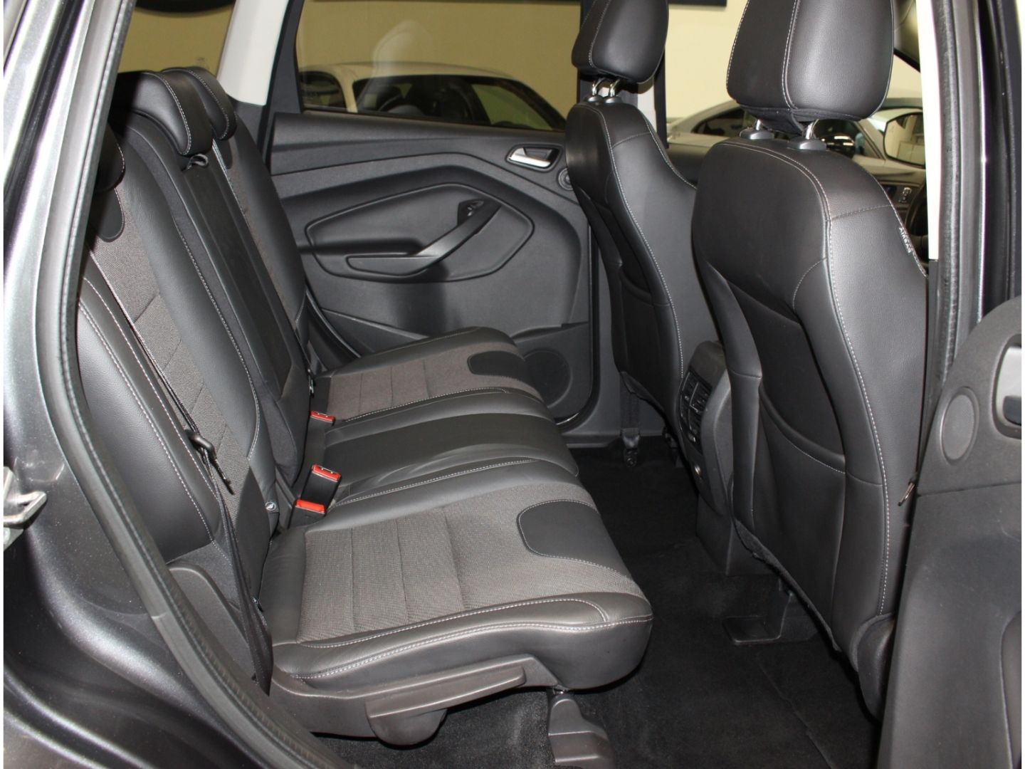 Fahrzeugabbildung Ford Kuga Individual 2.0 TDCi *AHK*Pano*Klima*