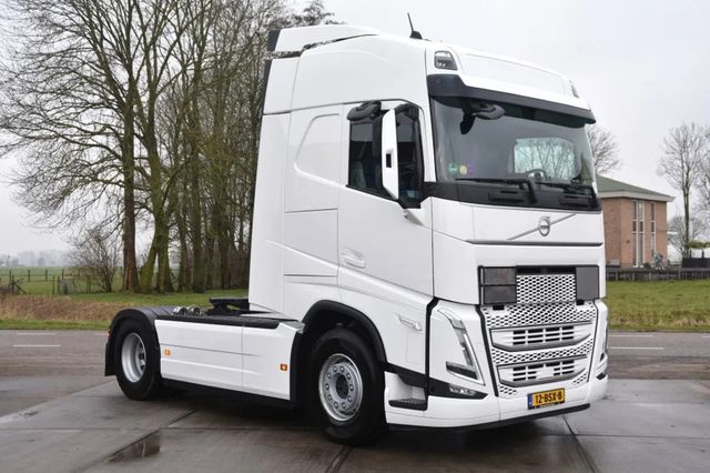 Volvo FH 460 Globetrotter 4x2 - ADR FL - PTO - 234 TKM